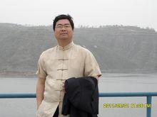 張振偉[畫家（筆名易仆）]