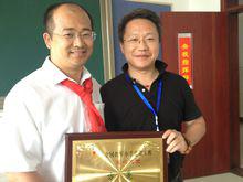 與著名播音員方亮