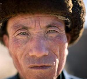 （圖）者來寨杜村民有綠色的眼睛和泛紅的皮膚