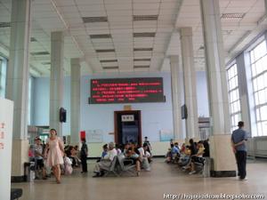 中心站的候車室內