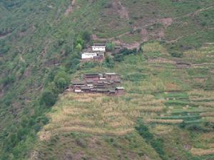 也拉梁子村 也拉梁子村