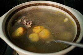 百合板栗土雞湯 百合板栗土雞湯