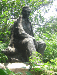 人民作家周立波銅像