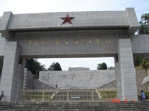 （圖）鄂豫皖蘇區首府烈士陵園大門