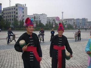 圖4 笑傘:扮演義軍勇士的演員