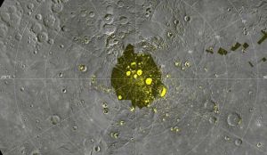 根據美國宇航局“信使”號探測器獲取的數據，水星陰暗區內的明亮沉積物可能就是水冰。這些隕坑的溫度可能降至足夠低的程度，進而允許水冰存在