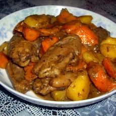 雞翅中燉胡蘿蔔土豆 雞翅中燉胡蘿蔔土豆