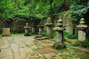 西天目山墓塔群 西天目山墓塔群