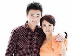 傅藝偉與兒子合影