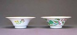 粉彩花卉紋碗一對