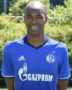 納爾多[1982年生巴西足球中後衛]