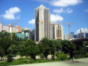 （圖）遠眺牛頭角上邨，可見重建中的新樓宇