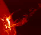 太陽磁場駕馭著大規模的等離子物質拋射。NOAA影像。