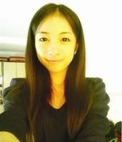 卸下濃妝,生活中的曾佳琪一樣清新可人