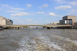 倫敦橋[英國泰晤士河上的橋樑]