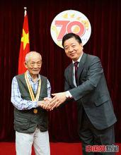 外文局頒發獎章