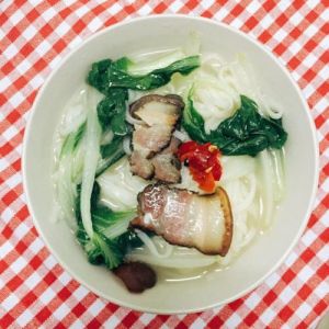 臘腸青菜湯黃面 臘腸青菜湯黃面