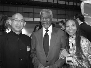 央金拉姆與先生陳宇廷和安南在一起