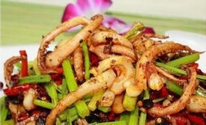 萵筍燉乾魷魚 萵筍燉乾魷魚