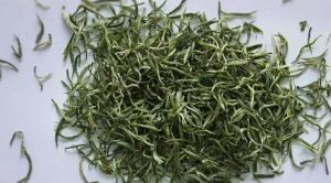 一般八月份，白露節氣之前採摘的茶葉叫早秋茶;從白露之後到十月上旬，採摘的茶葉叫晚秋茶。相比早秋茶，晚秋茶的味道更好一點。如果說春茶喝的是那股清新的香氣，淡淡的青草味，那么晚秋茶喝的則是一種濃郁的、醇厚的味道。經過了一夏的煎熬，茶葉也仿佛在時間中熬出了最濃烈的品性。