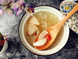 冰糖百合銀耳雪梨湯 冰糖百合銀耳雪梨湯
