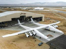 “平流層發射”巨型雙身飛機 “平流層發射”巨型雙身飛機