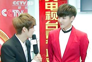 晗晗化身小記者