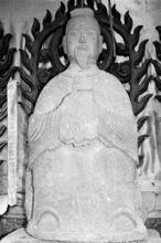 尹吉甫宗廟內所供奉的古代尹吉甫石雕像