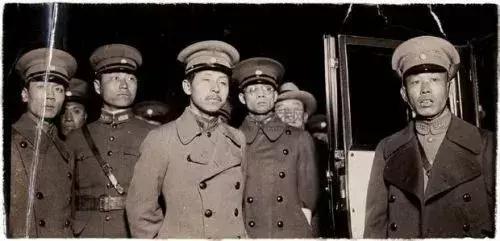 他是“五姓家奴”,四處認“乾爹”,最後被人活埋 他是“五姓家奴”,四處認“乾爹”,最後被人活埋