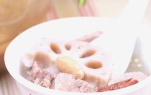 鮮藕根薏仁瘦肉湯 鮮藕根薏仁瘦肉湯