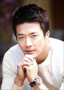 權相佑首次出演醫生角色