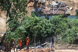 11·10巴西山石滾落事件 11·10巴西山石滾落事件