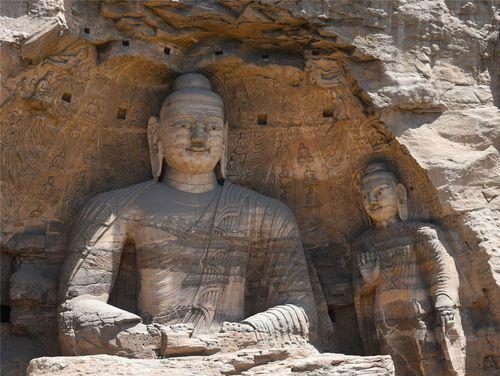 被認為是拓跋珪造像的雲岡石窟第20窟