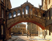 牛津布魯克斯大學