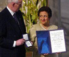 希林·伊巴迪2003年在和平獎的頒獎典禮上