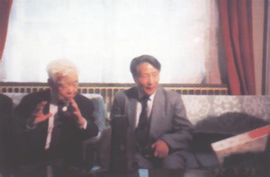 吳大猷與原副校長沈克琦親切交談