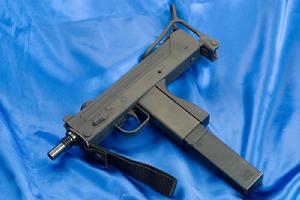 烏茲微型衝鋒鎗