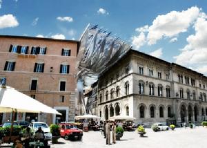 “能源屋頂”作為一個考古遺址地下展廳入口的頂棚。