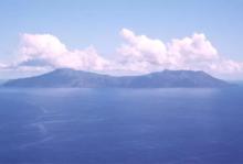 2005年美國地質調查局拍攝的安納塔漢島全景