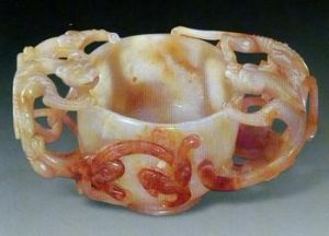 玉鏤雕螭紋杯 玉鏤雕螭紋杯