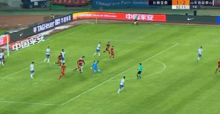 大力手拋球策動反擊