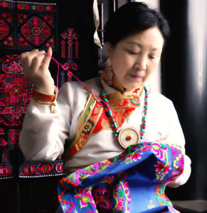 楊華珍[羌繡國家級非遺傳承人]