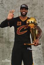 勒布朗-詹姆斯率領騎士奪得隊史首冠