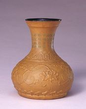 清乾隆匏制纏枝蓮槌形瓶 清乾隆匏制纏枝蓮槌形瓶