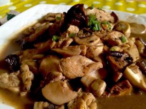 蘑菇辣炒雞叉骨