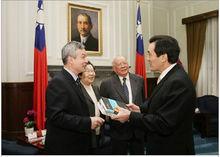 馬英九與賀衛方、江平見面。