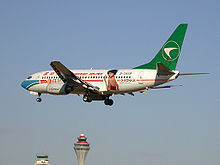 印有康佳代言人張曼玉的深圳航空公司波音737
