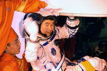 太空中的劉伯明