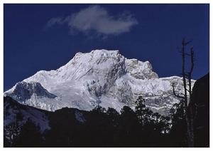 從Syela拍攝到的雅迪楚里峰