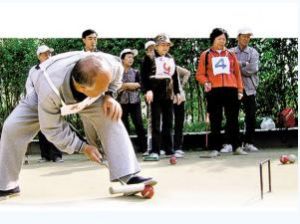 中國迅速進入老齡化的現實也許將“逼迫”老年人推遲享“晚福”。